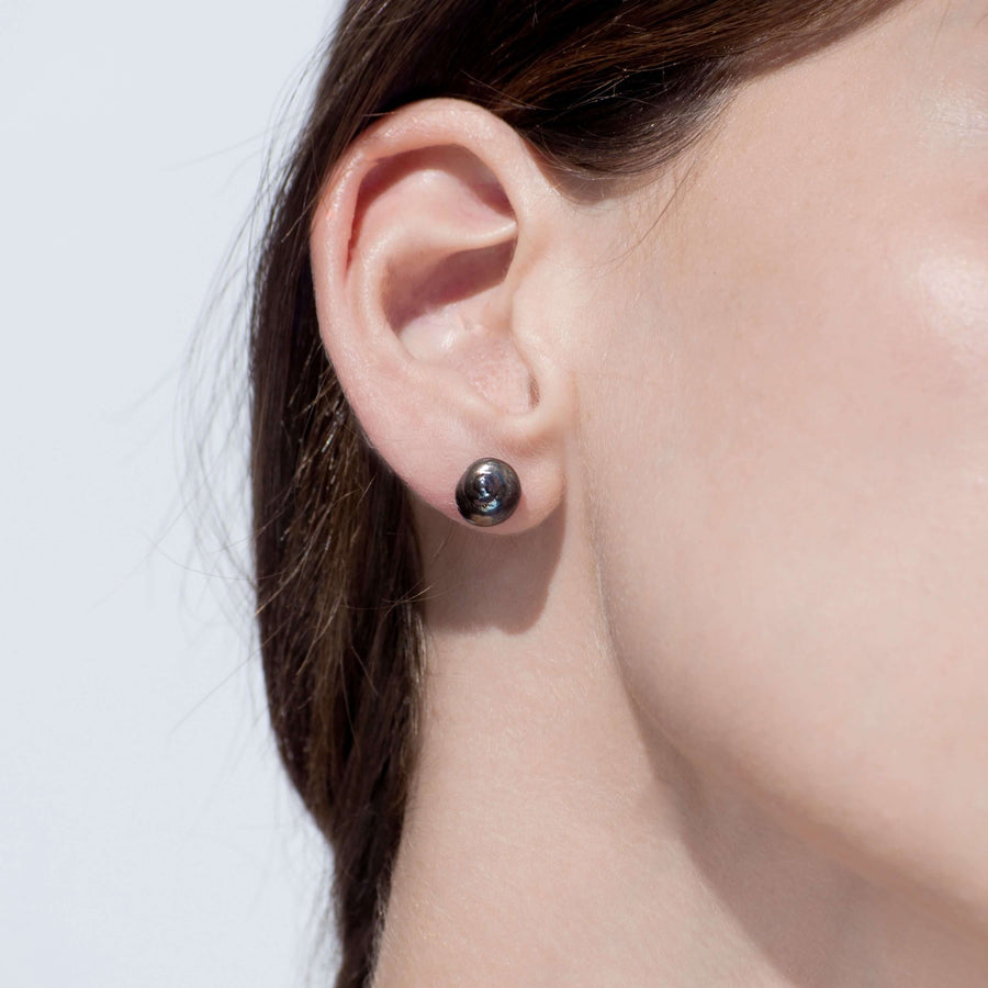 Small sea snail - stud earrings - silver 925 - rainbow patina