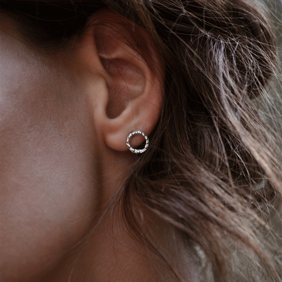 Τiny twig hoops with dewdrops - stud earrings - silver 925