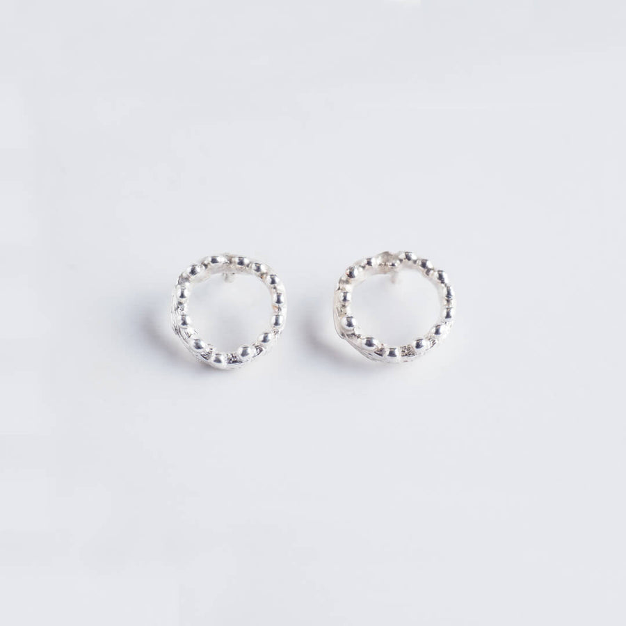 Τiny twig hoops with dewdrops - stud earrings - silver 925