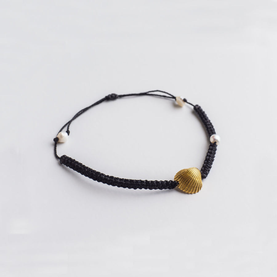 Perfect oyster - macrame bracelet - silver 925 - gold plated - black