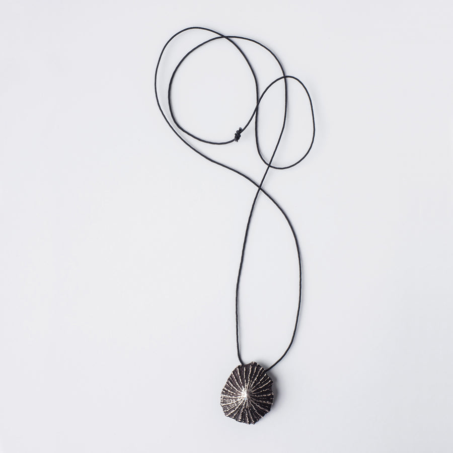 Big wild limpet - casual cord necklace - silver 925 - black oxidation - unisex