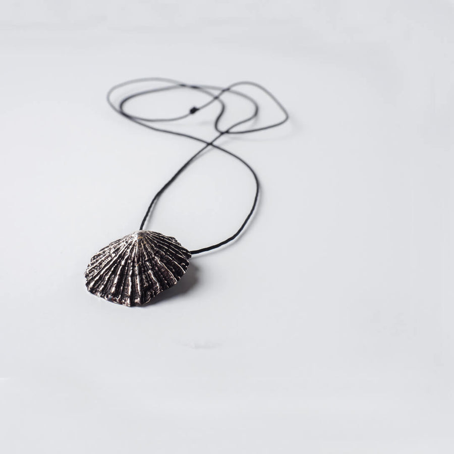 Big wild limpet - casual cord necklace - silver 925 - black oxidation - unisex