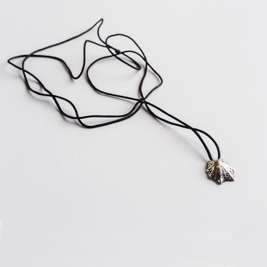 Πεταλίδα rock - casual κολιέ με κορδόνι - ασήμι 925 - μαύρη οξείδωση - unisex