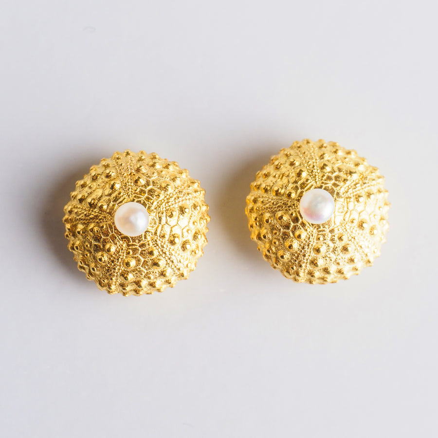 Urchin with fresh water pearl - stud earrings - silver 925 - gold plated