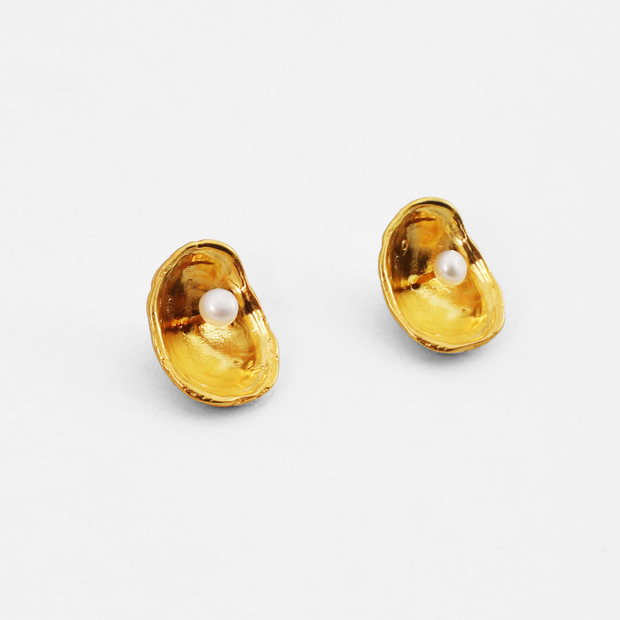 Limpet with pearl - stud earrings - silver 925 - gold plated