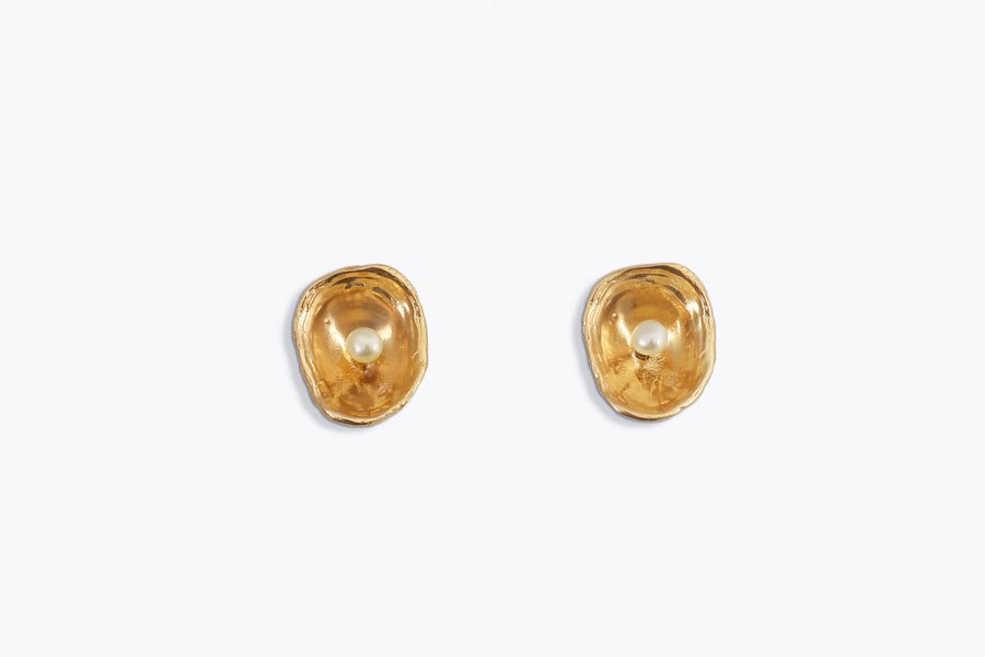 Limpet with pearl - stud earrings - silver 925 - gold plated