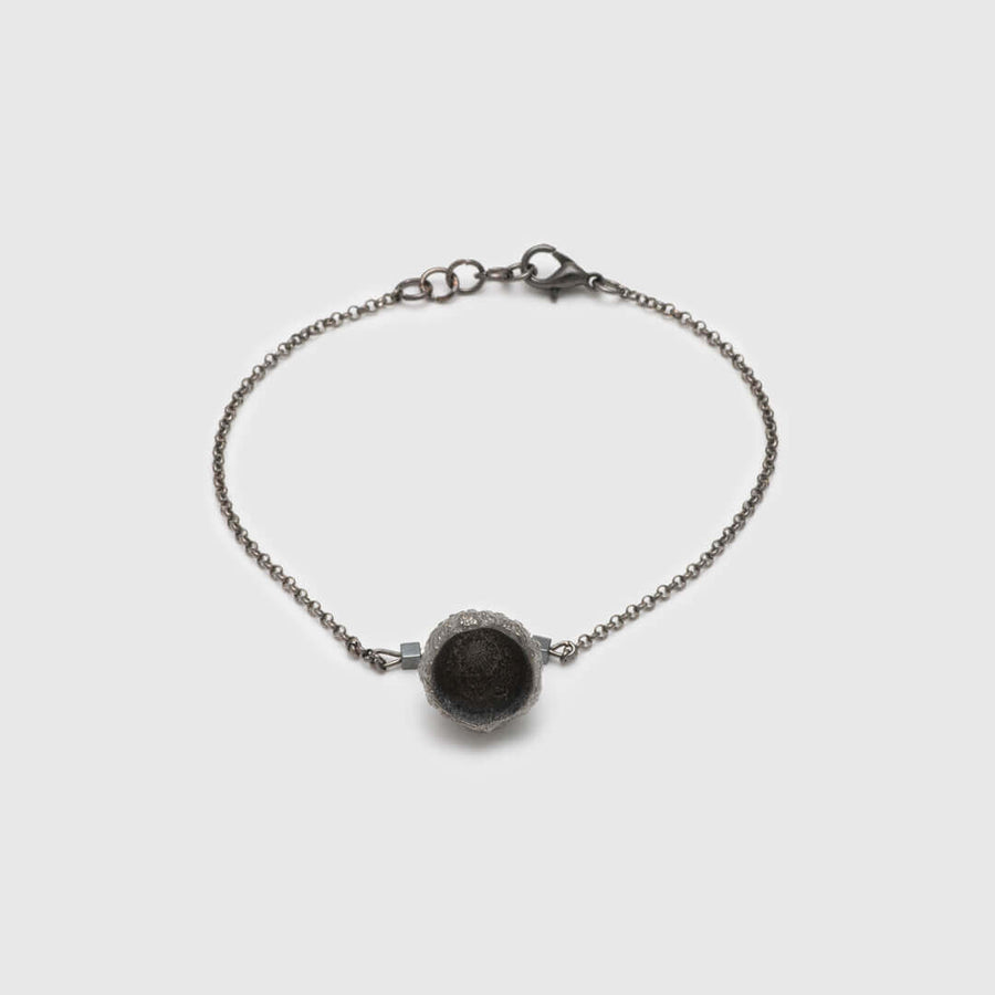 Στρογγυλός καρπός σε κλαρί - βραχιόλι charm - ασήμι 925 - μαύρη πλατίνα